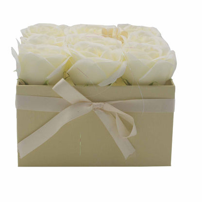 Coffret de fleurs de savon - 9 roses Crèmes - Carré