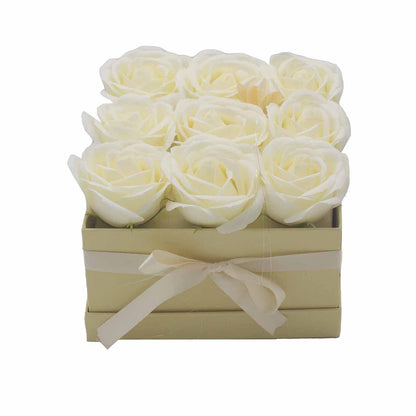 Coffret de fleurs de savon - 9 roses Crèmes - Carré