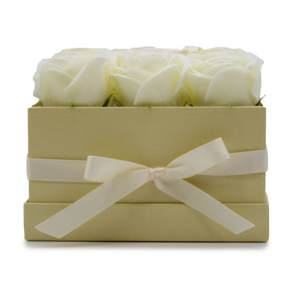 Coffret de fleurs de savon - 9 roses Crèmes - Carré