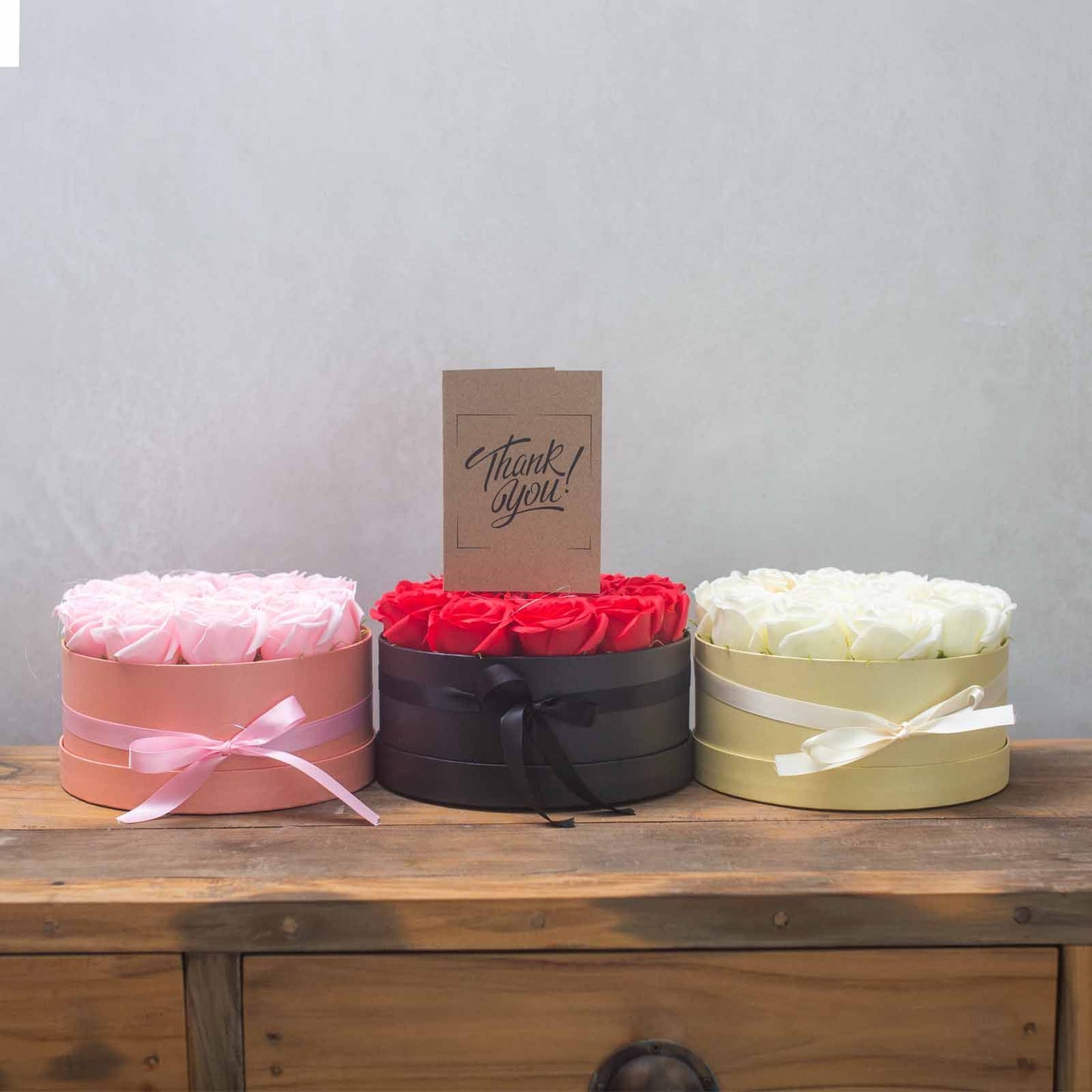 Coffret de fleurs de savon - 9 roses Roses - Carré